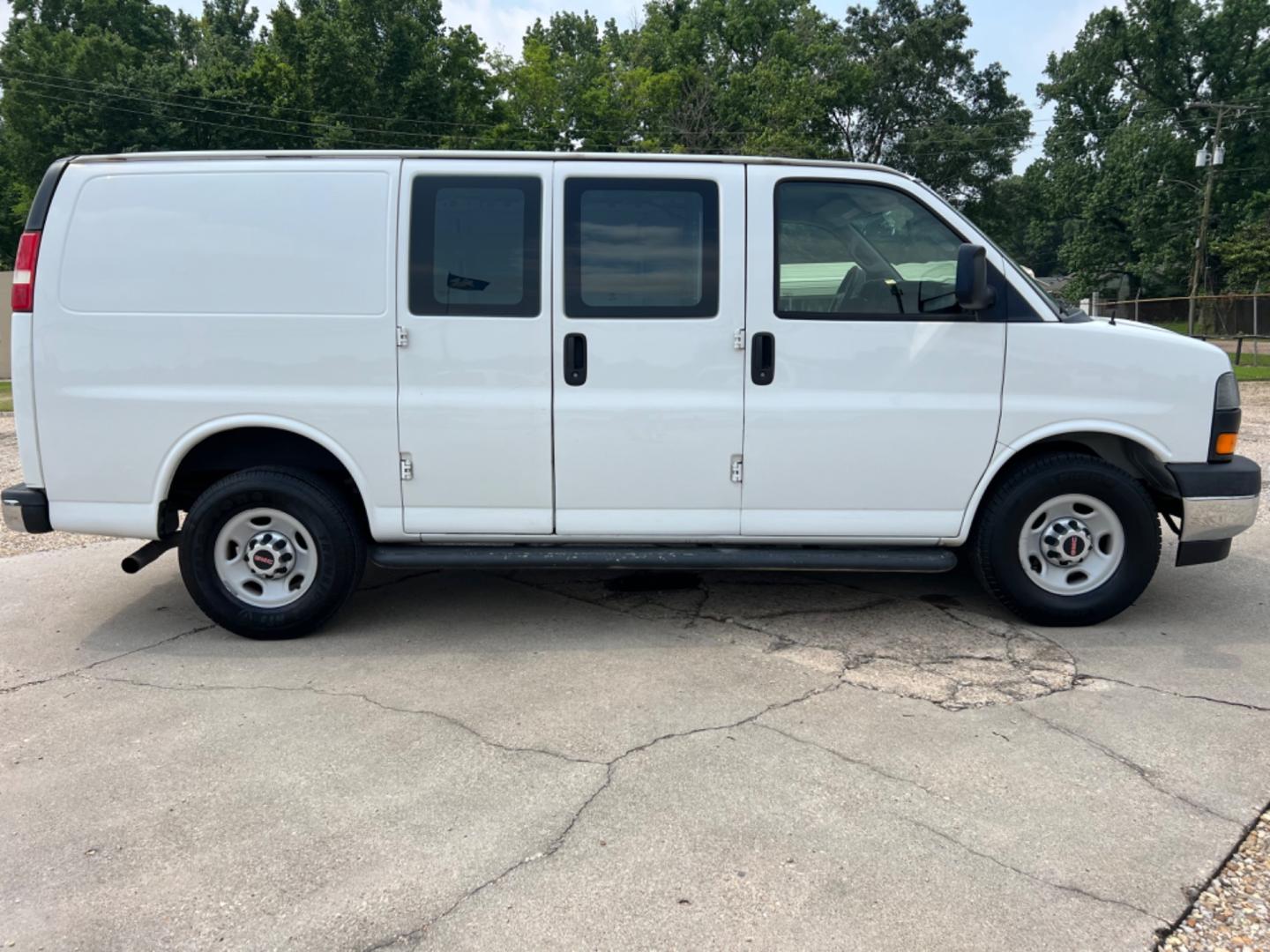 2017 White /Grey GMC Savana (1GTW7AFF2H1) with an 4.8 V8 engine, Automatic transmission, located at 4520 Airline Hwy, Baton Rouge, LA, 70805, (225) 357-1497, 30.509325, -91.145432 - 2017 GMC Savana Cargo Van 4.8 V8 Gas, 166K Miles, Power Windows & Locks , Cold A/C, Tow Pkg. No Accidents But Small Dent In Door. FOR INFO PLEASE CONTACT JEFF AT 225 357-1497 CHECK OUT OUR A+ RATING WITH THE BETTER BUSINESS BUREAU WE HAVE BEEN A FAMILY OWNED AND OPERATED BUSINESS AT THE SAME LOCAT - Photo#4